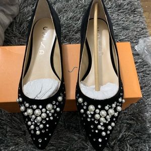 Unisa pearl black flats